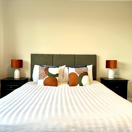 Spacious 3 Double Bedroomed House In ביסטר מראה חיצוני תמונה