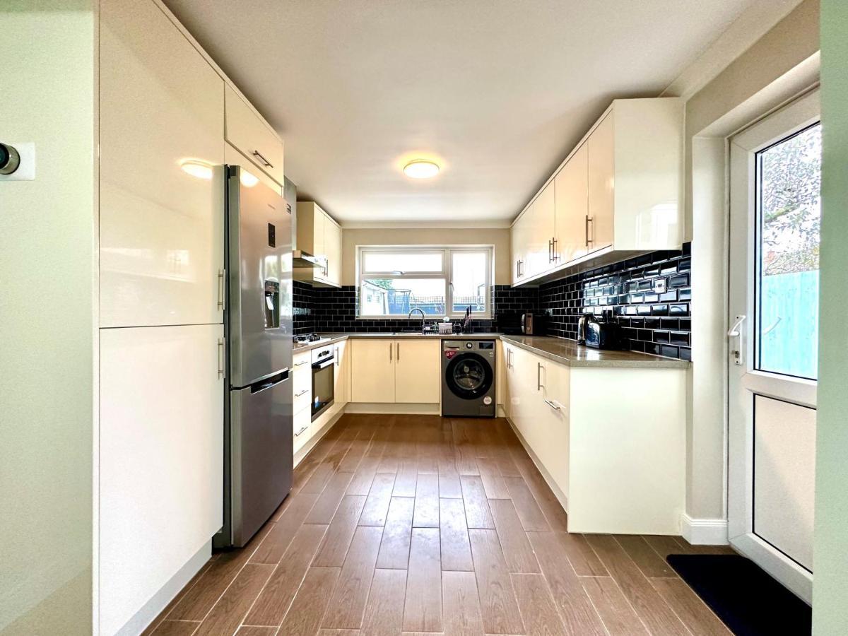 Spacious 3 Double Bedroomed House In ביסטר מראה חיצוני תמונה